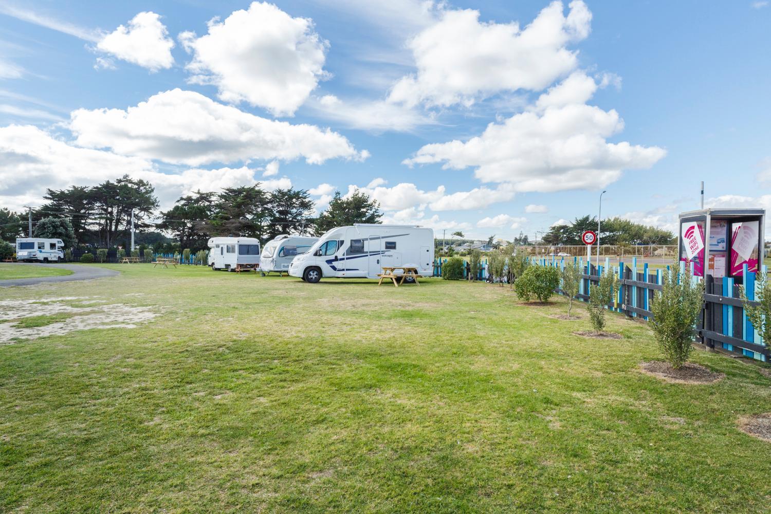 Foxton Beach Holiday Park Exterior photo